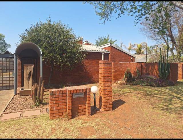 4 BEDROOM HOUSE FOR SALE IN PRESIDENTSDAM